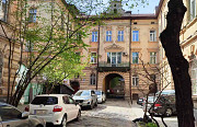 Продається двохкімнатна квартира у центрі міста, по вул. Куліша, 25(б). Львов
